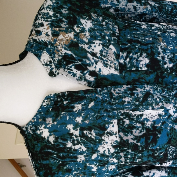 NEW Larry Levine Button Up Button Down High Low Blouse M Multicolored Scatter - Picture 5 of 16